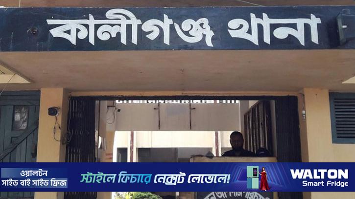 ইজিবাইক নিয়ন্ত্রণ হারিয়ে গাছের সঙ্গে ধাক্কা, প্রাণ গেল যুবকের
