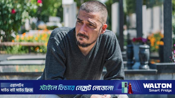 সমাজ পুরুষকে শিখিয়েছে ‘কান্না করা যাবে না’