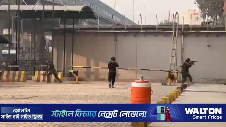 পাকিস্তানে আধাসামরিক বাহিনীর সদর দপ্তরে বন্দুকধারীদের হামলা