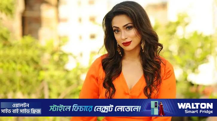 নায়িকা পপিকে আইনি নোটিশ