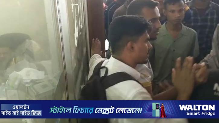 গবিতে ধর্ষণে অভিযুক্তদের পক্ষে থানায় যাওয়ায় শিক্ষক অবরুদ্ধ