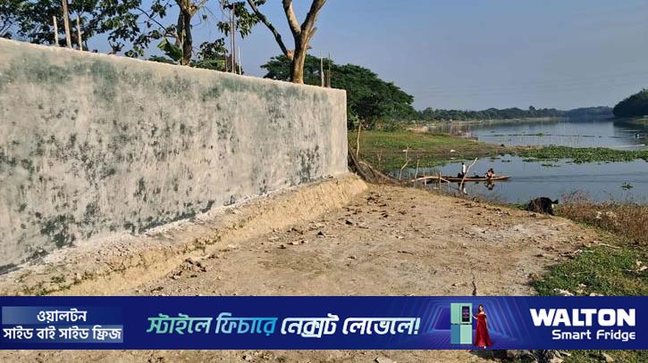 মোহনায় প্রাচীর তুলে দখল, হুমকিতে সুতিয়া নদী