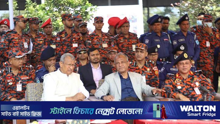 ফায়ার সার্ভিসের প্রশিক্ষণের মান বৃদ্ধির চিন্তা করছে সরকার: স্বরাষ্ট্র উপদেষ্টা