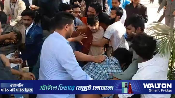 গবিতে ধর্ষণ-র‍্যাগিংকাণ্ডের উত্তপ্ত পরিস্থিতির মধ্যেই শিক্ষার্থীকে মারধর