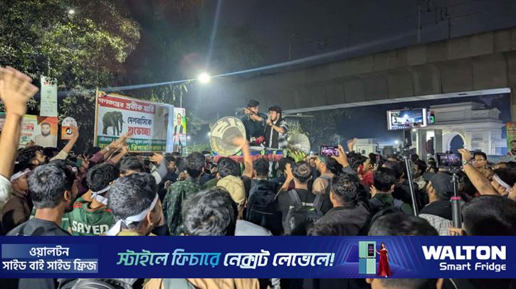 অবরোধ তুলে নেওয়ার খবর, তবে সড়কে আছেন সাত কলেজ শিক্ষার্থীরা