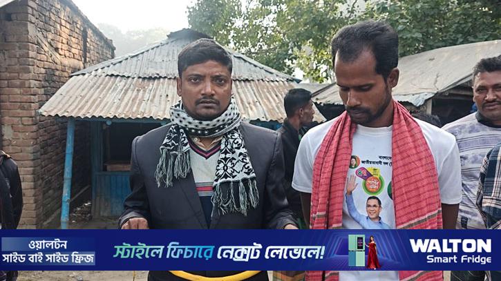 ঝিনাইদহে বিলুপ্তপ্রায় অ্যালবিনো গোখরা উদ্ধার