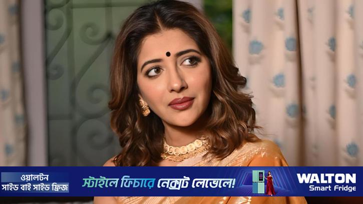 ক্লিভেজ নিয়ে খোঁচা, চটেছেন নায়িকা