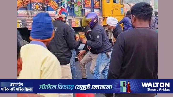 নীলফামারীতে ট্রাকচাপায় শ্রমিক নিহত