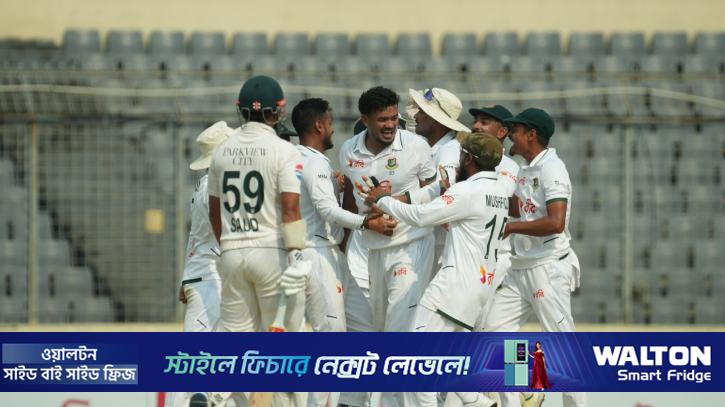 রৌদ্রোজ্জ্বল সকালে জোড়া উইকেটের স্বাদ বাংলাদেশের 