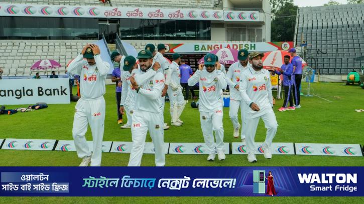 ৪ উইকেট নিয়ে বাংলাদেশের স্বস্তির সেশন