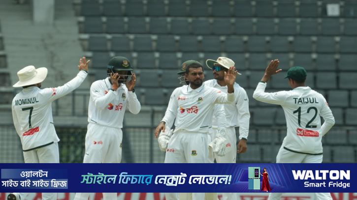 বিরতির পর মিরাজের উইকেট