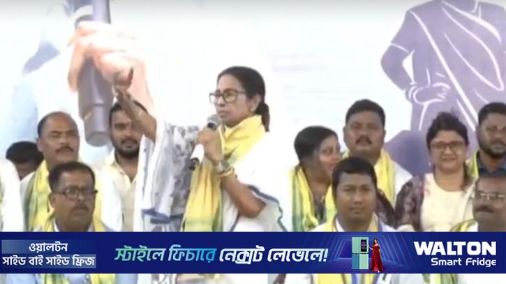 তৃণমূল প্রার্থীর বাড়িতে আয়কর দপ্তরের অভিযান; ক্ষোভ মমতার