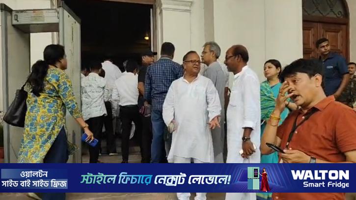 পশ্চিমবঙ্গ বিধানসভার অধিবেশনের প্রথম দিনেই হট্টগোল 