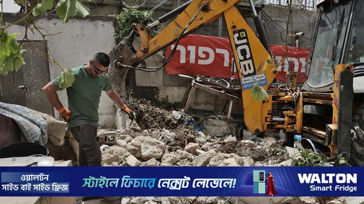 ফিলিস্তিনিদেরকে দিয়েই ভাঙানো হচ্ছে তাদের বাড়িঘর