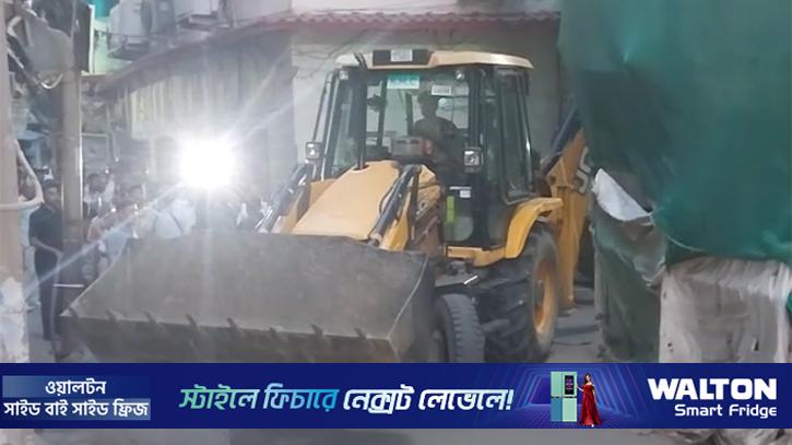 অবৈধ স্থাপনা উচ্ছেদে বুলডোজার চললো কলকাতায়