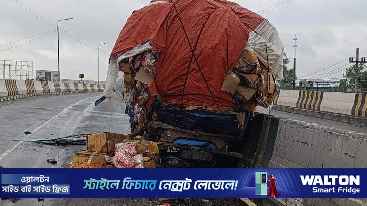 টাঙ্গাইলে ট্রাক-পিকআপ সংঘর্ষে নিহত ২