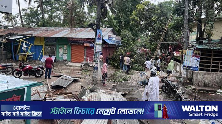 বাগেরহাটে ঝড়ে শতাধিক বাড়ি-ব্যবসা প্রতিষ্ঠান ক্ষতিগ্রস্ত 