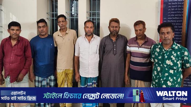 জুয়ার আসর থেকে ইউপি সদস্য, সাবেক ভাইস চেয়ারম্যানসহ গ্রেপ্তার ৭