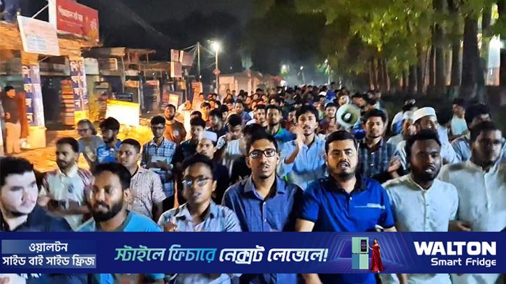 ডাকসুর নেতাকর্মী ও সাংবাদিকদের ওপর হামলার প্রতিবাদে চাকসুর বিক্ষো