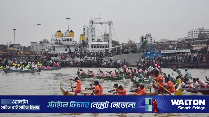 কর্ণফুলী নদীতে সাম্পান বাইচে উৎসবের আমেজ