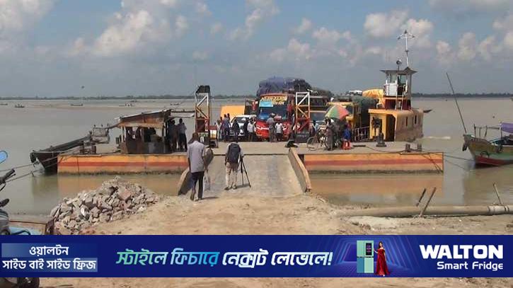 বৈরী আবহাওয়া: মজুচৌধুরীরহাট-ইলিশা রুটে ফেরি চলাচল বন্ধ 
