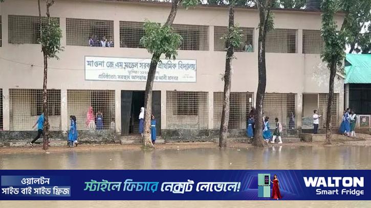 গাজীপুরে প্রতিদিন পানির সঙ্গে লড়াই শিশুদের