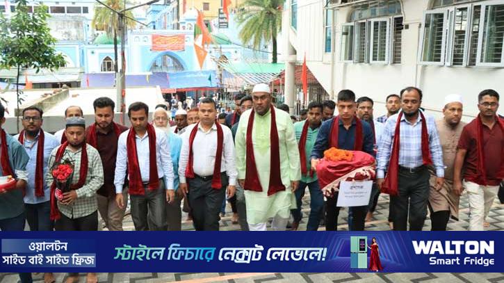 প্রধানমন্ত্রীর পক্ষে শাহজালাল মাজারে গিলাফ চড়ালেন সিসিক প্রশাসক