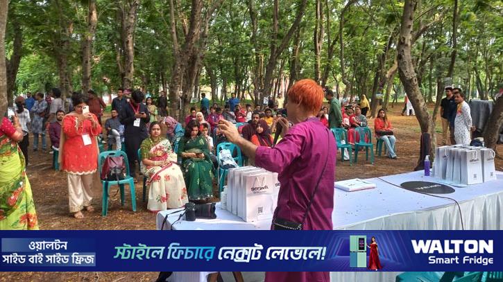 ঋতুবৈচিত্রের বার্তা নিয়ে জাবিতে কৃষ্ণচূড়া উৎসব উদযাপন