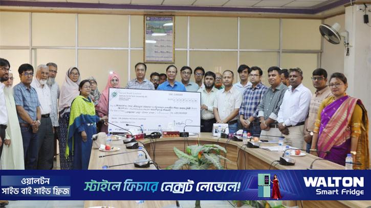 অসচ্ছল শিক্ষার্থীদের পাশে যবিপ্রবির শিক্ষক অধ্যাপক মিজানুর