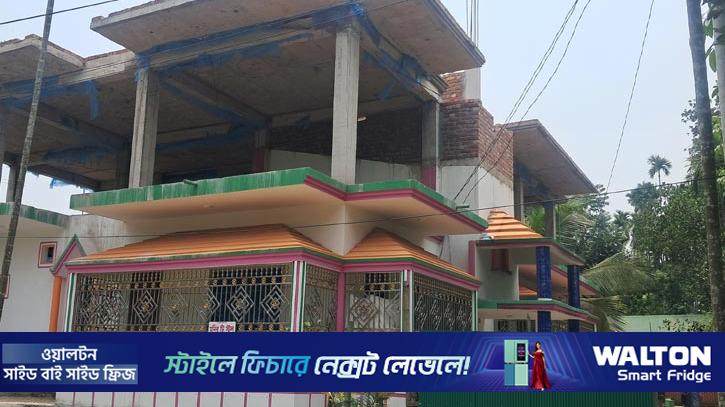 ঘটনার আগে মেয়েকে কোলে নিয়ে দোকানে গিয়েছিলেন ফোরকান