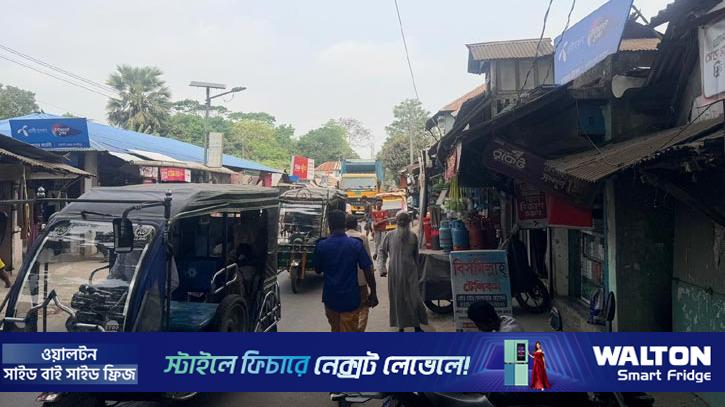 মাদারীপুরে হাউসদী বাজারে ৬ স্বর্ণের দোকান লুট