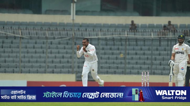 রান আটকে, আত্মবিশ্বাস ফিরিয়ে, ঘাম ঝরিয়ে মিরাজের ফাইফার