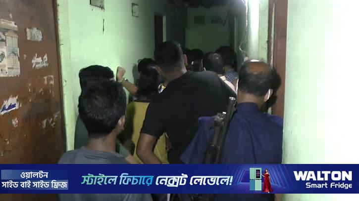 তালাবদ্ধ ঘরে মিলল গার্মেন্টসকর্মীর গলাকাটা মরদেহ