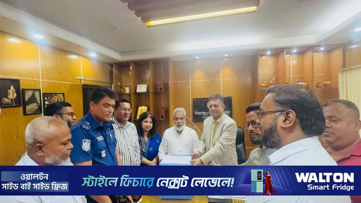 সোনারগাঁ স্বাস্থ্য কমপ্লেক্সে এমপি মান্নানের জলাতঙ্ক ভ্যাকসিন উপহার