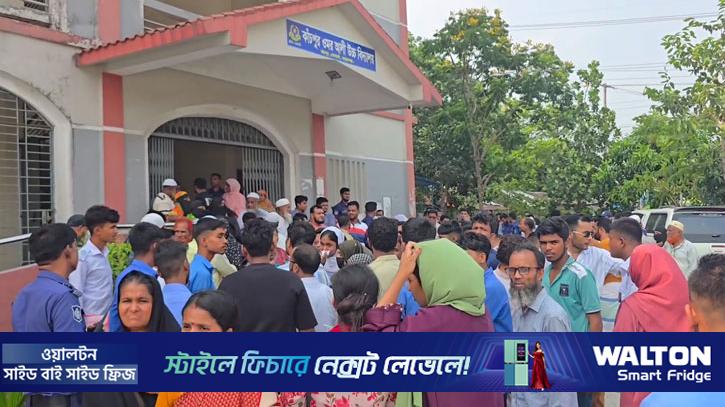 নারায়ণগঞ্জে ভুল প্রশ্নপত্র সরবরাহ, বিক্ষোভের মুখে সময় বাড়িয়ে পুনরায় পরীক্ষা গ্রহণ