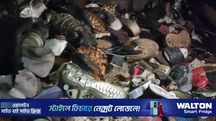 সাভারে জুতার দোকানে অগ্নিকাণ্ড