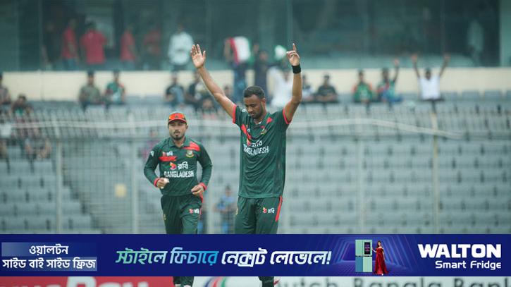 সুযোগ কাজে লাগিয়ে দুর্বার শরিফুল