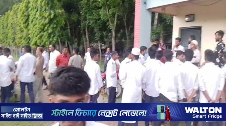 ভুল সেটে এসএসসি পরীক্ষা, বিক্ষোভ-ভাঙচুর 