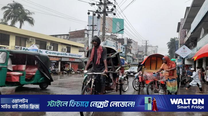 সিলেট নগরীতে বৃষ্টি, অনিশ্চয়তা আর শ্রমিকের জীবন