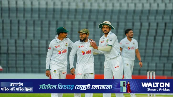 স্কোরবোর্ডে ৪৩৭ রান, তবুও সতর্ক বাংলাদেশ