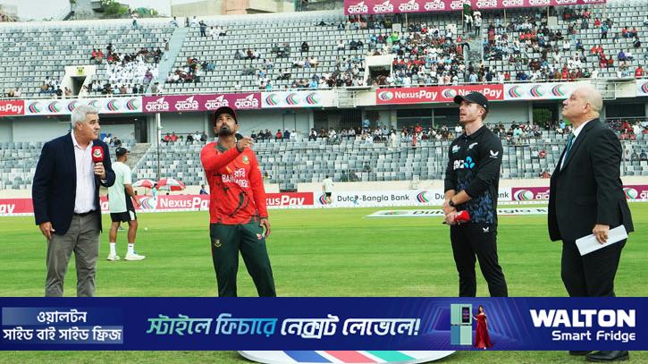 বৃষ্টির হানায় খেলা বন্ধ