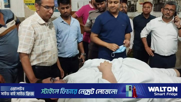 ছুরিকাঘাতে আহত ক্যান্সার হাসপাতালের উপপরিচালক ঢামেকে ভর্তি