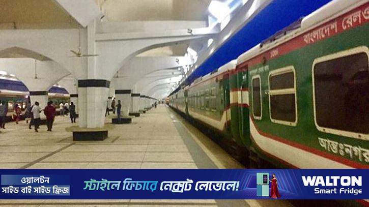 কমলাপুরে চলন্ত ট্রেনে উঠতে গিয়ে প্রাণ গেল নারীর