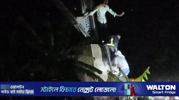 প্রেমের কারণে ৪৬০ ফুট উঁচু টাওয়ার থেকে লাফ দেওয়ার চেষ্টা