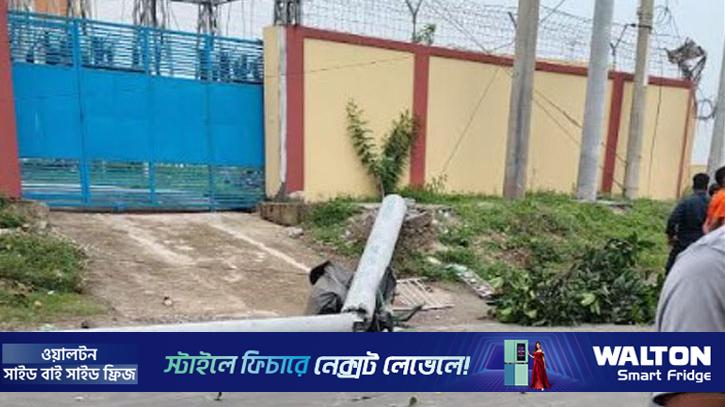 অটোরিকশার ওপর বিদ্যুতের খুঁটি ভেঙে পড়ে শিক্ষিকা নিহত, আহত ২