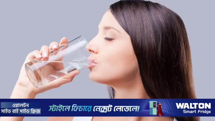 দাঁড়িয়ে পানি পান, অজান্তেই ডেকে আনছেন বিপদ