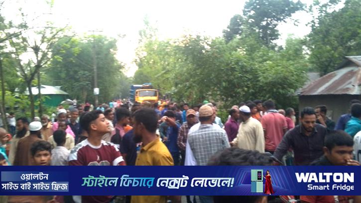 আদিতমারীতে কাভার্ডভ্যান চাপায় শ্রমিক নিহত