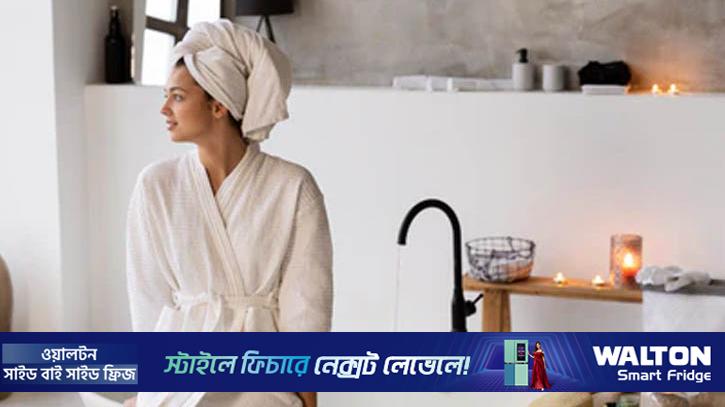গরম এড়াতে রাতে গোসল করছেন? ভালো-মন্দ জেনে নিন