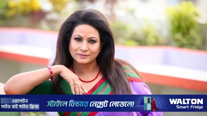 হজে যাচ্ছেন অভিনেত্রী চম্পা