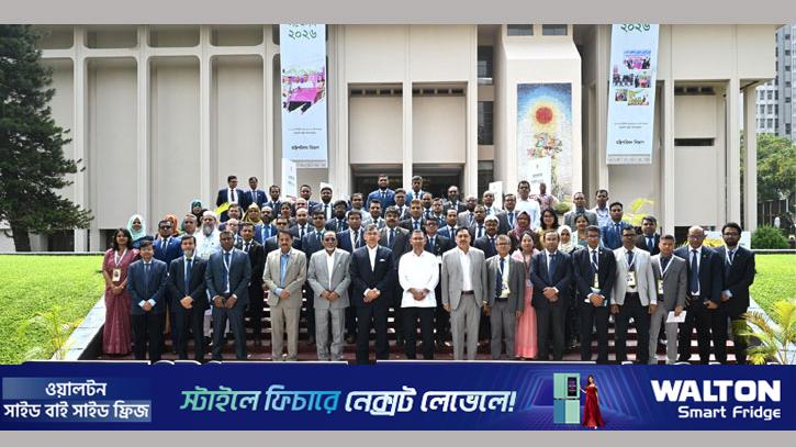 আজ্ঞাবহ নয়, সেবক হওয়ার বার্তা নিয়ে মাঠে জেলা প্রশাসকরা